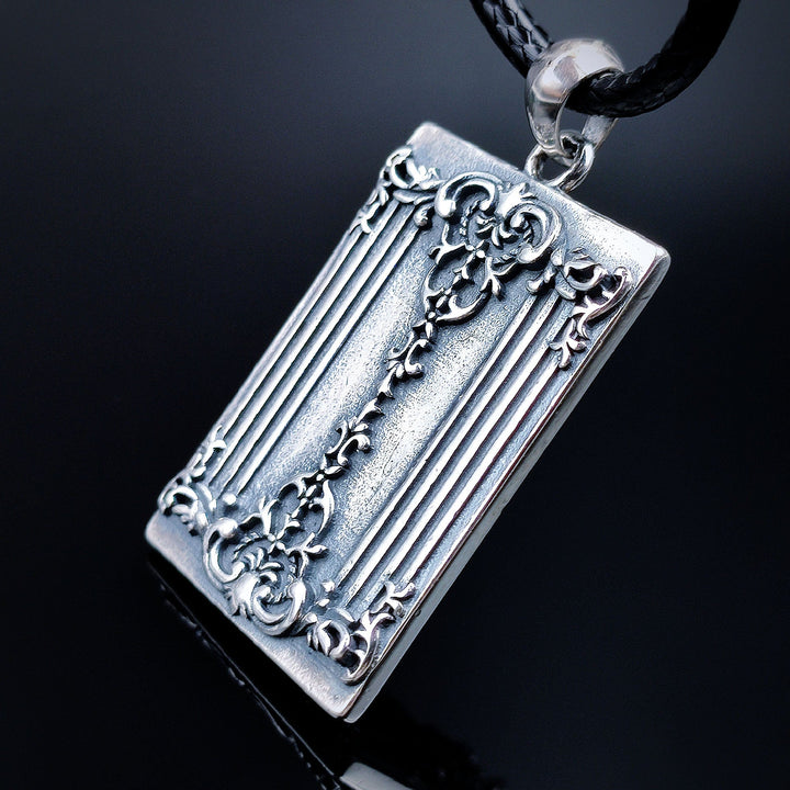 [1042] Retro Design S925 Sterling Silver Poker King Pendant with Chain - Taffu Craft Studio
